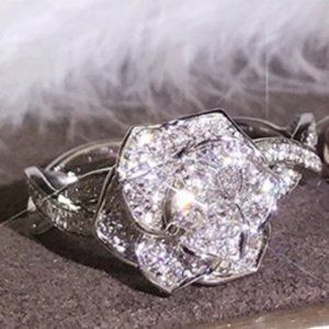 Sparkling Flower Ring